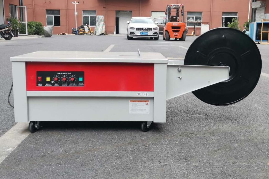máy đóng đai thùng tự động