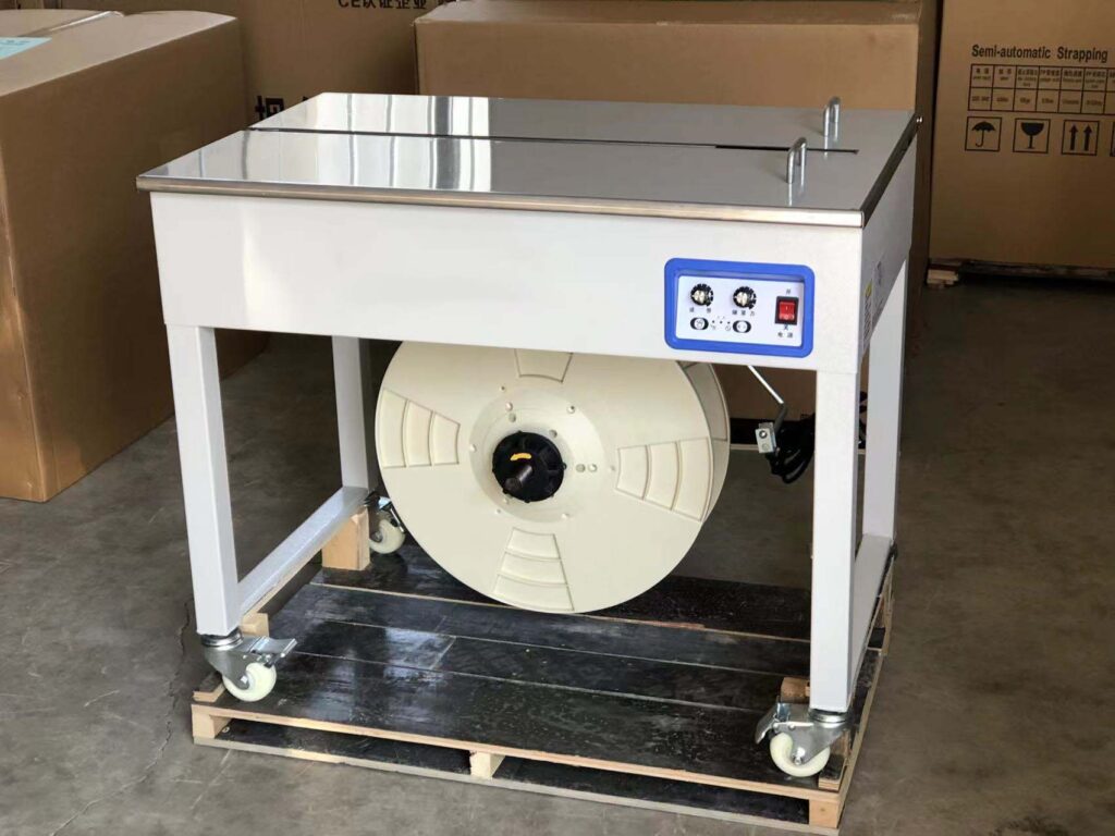 máy đóng đai thùng tự động
