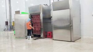 quy trình xông khói xúc xích